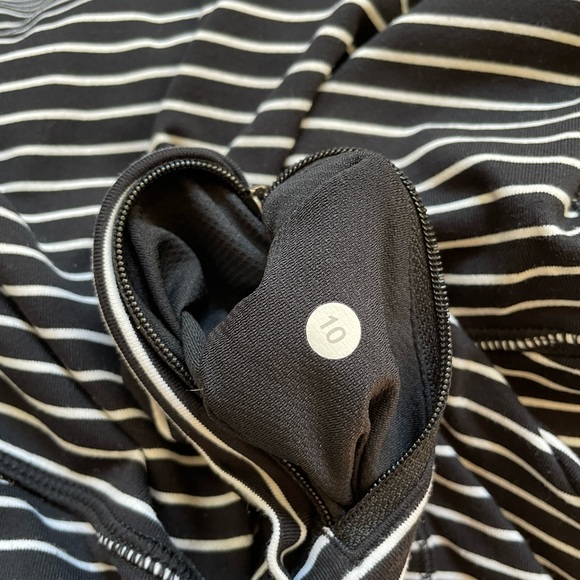 Lululemon base runner 1/2 zip sz 10 black with white stripes - Picture 6 of 8